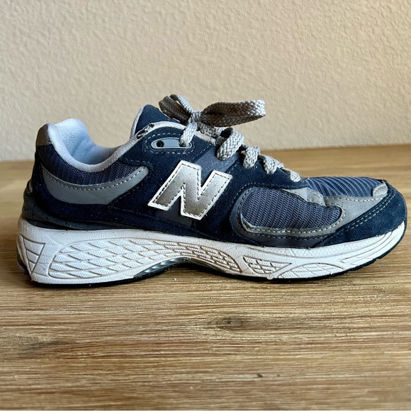 New Balance 2002R Boys Size 5Y W Blue Athletic Running Shoes Sneakers Sleek - Picture 4 of 14